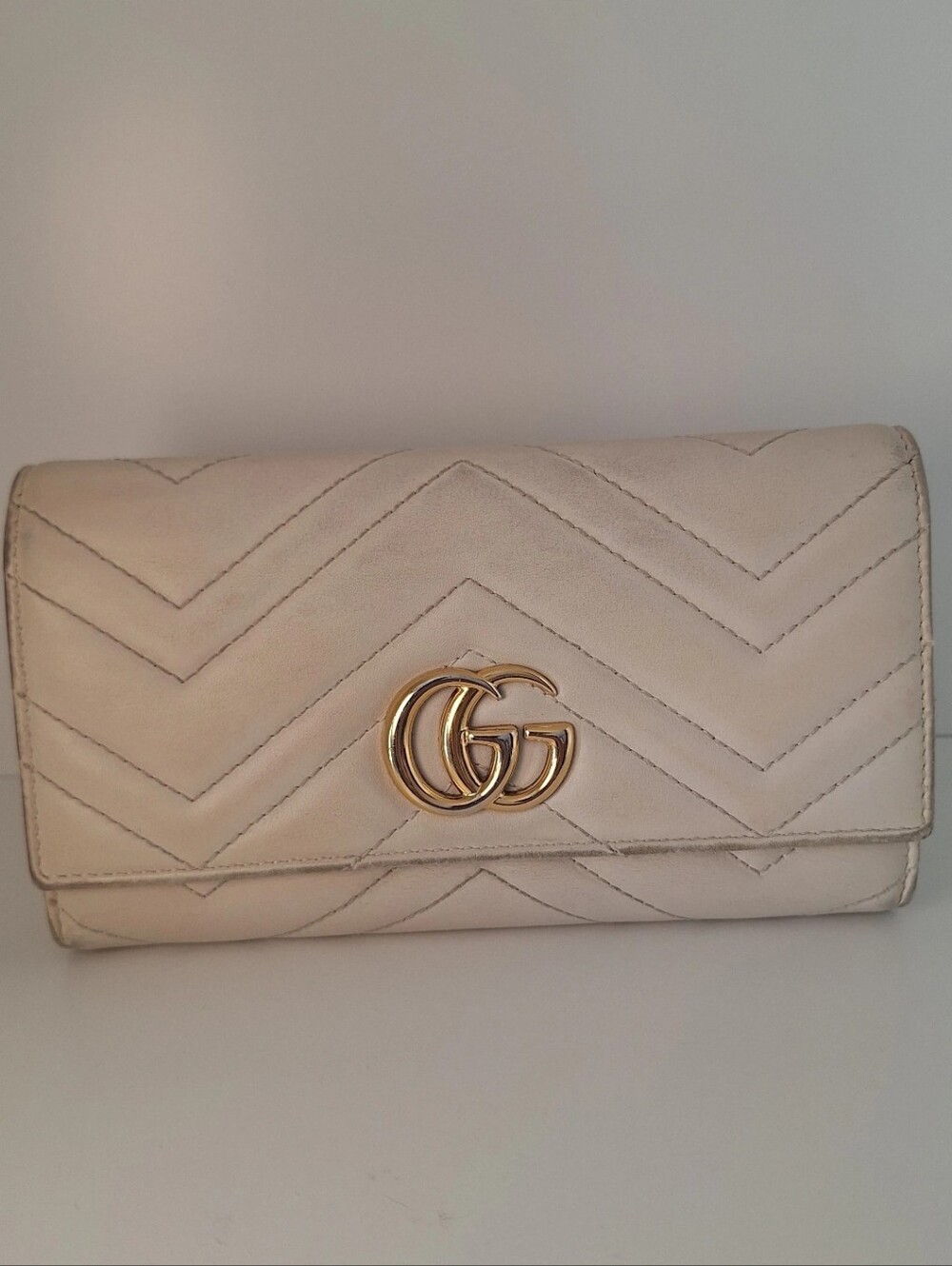 Gucci GG White Marmont Quilted Leather Wallet EUC - Picture 3 of 7